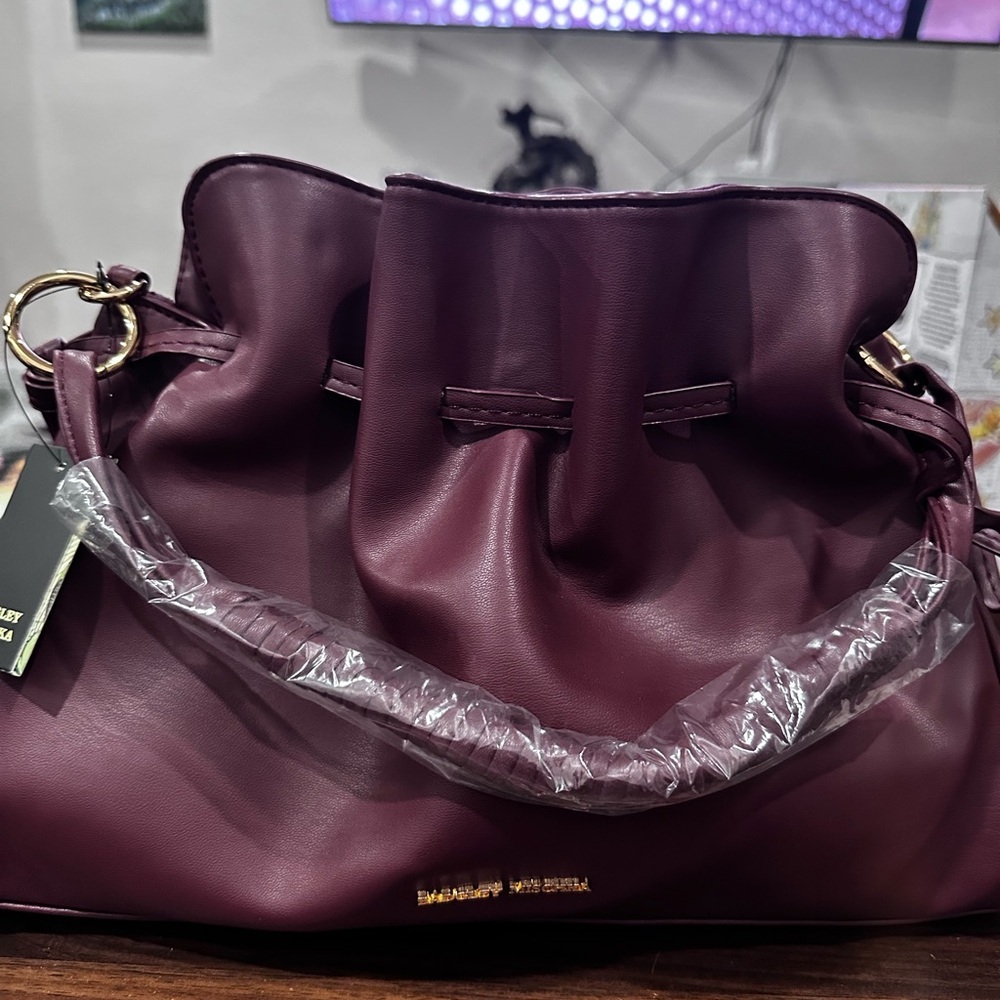 Badgley Mischka Wine Vegan Leather Gold Tone Accents and Snap Trim Bag Purse NWT - Picture 5 of 9